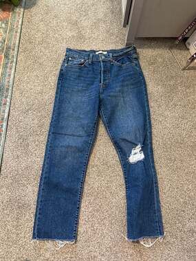 Levi's Wedgie Straight High Rise Distressed Raw Hem Jeans Size 30
